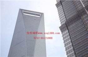 91層高樓清潔吊籃撞擊幕墻