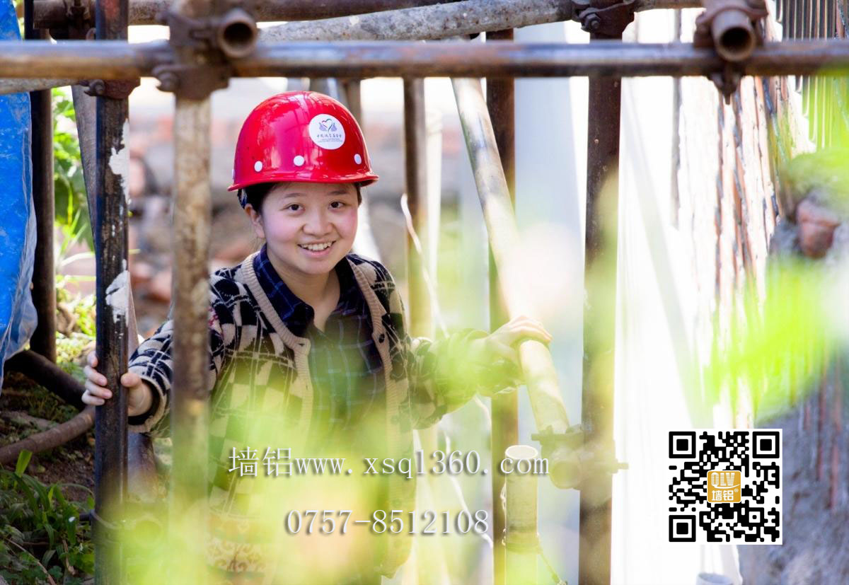 墻鋁廠家講述“最美女漢子”